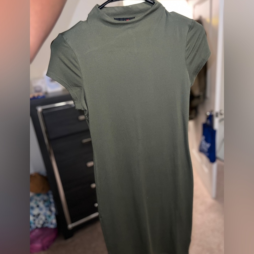 Fitted t dress